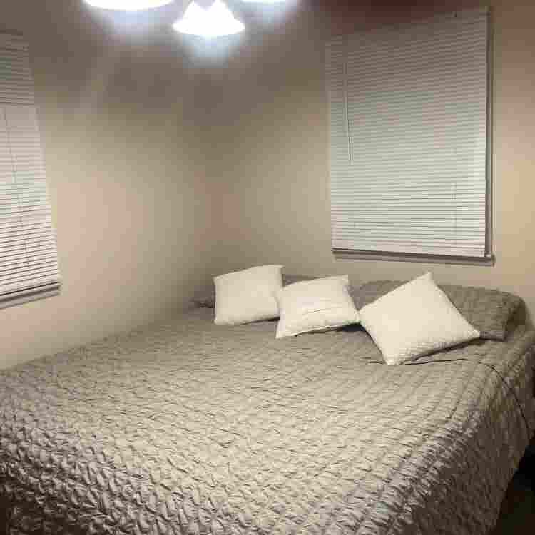 Room for rent/I’ll help you