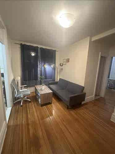 Astoria Female roommate only