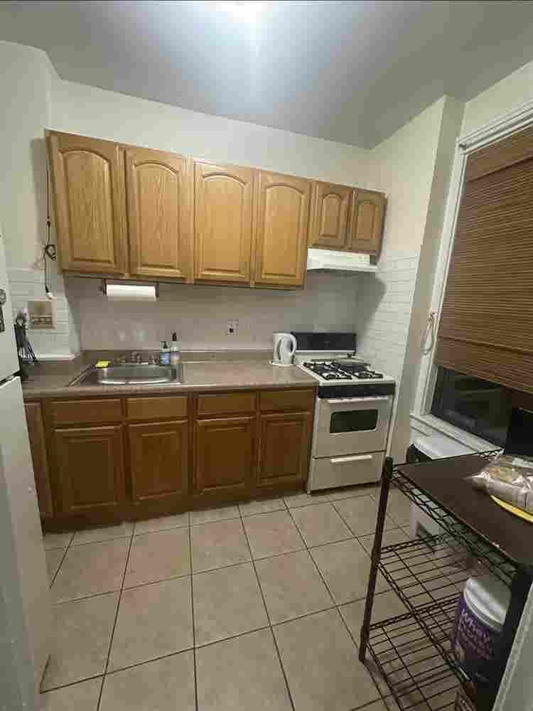 Astoria Female roommate only