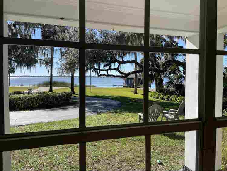 Lakefront Living!