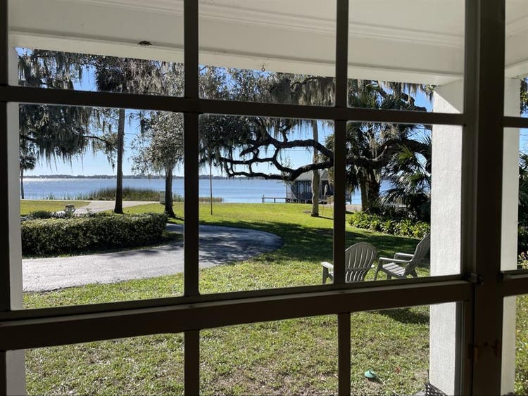 Lakefront Living!