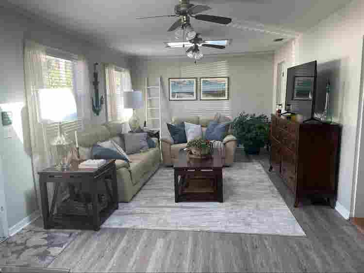 Lakefront Living!