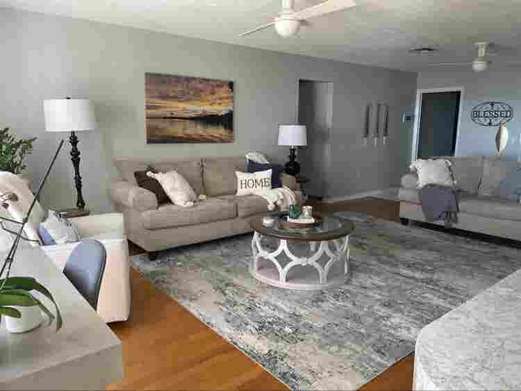 Lakefront Living!
