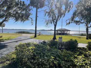 Lakefront Living!
