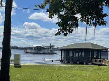 Lakefront Living!
