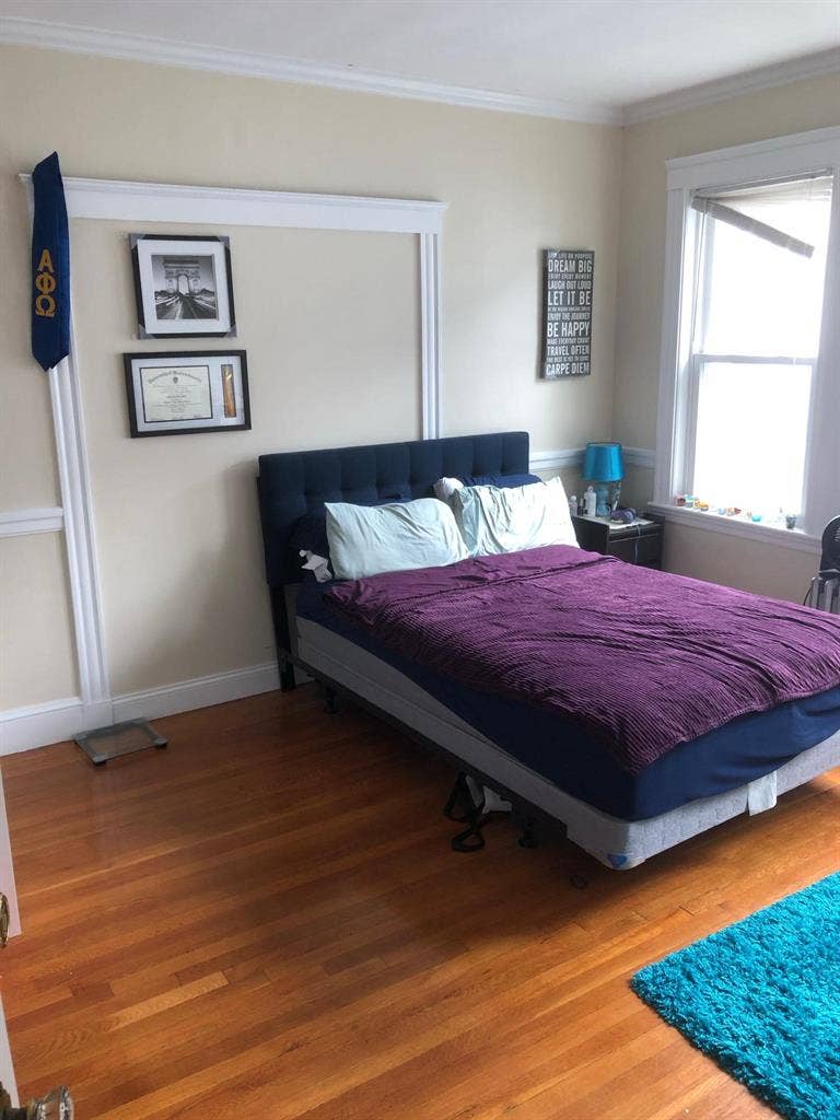 Nice room nr Tufts on T & Parking