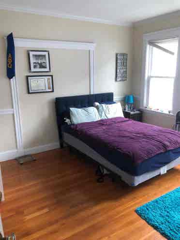 Nice room nr Tufts on T & Parking