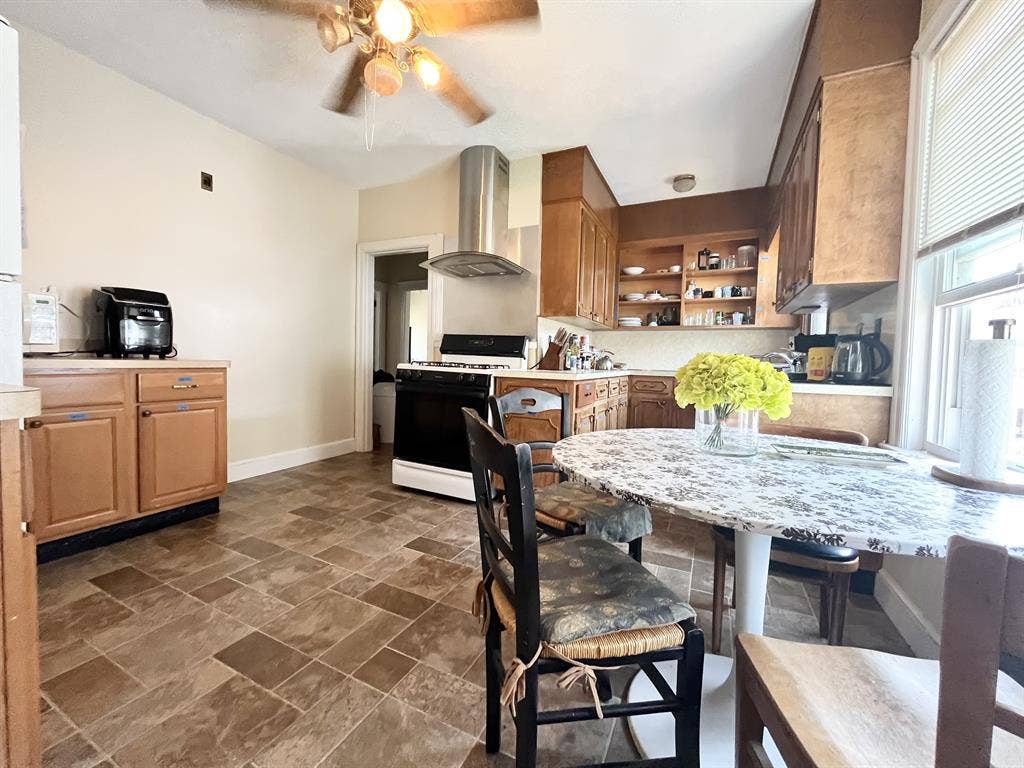 Nice room nr Tufts on T & Parking