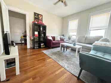 Nice room nr Tufts on T & Parking
