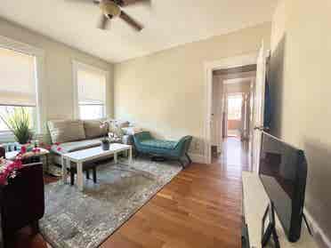 Nice room nr Tufts on T & Parking