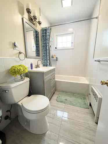 Nice room nr Tufts on T & Parking