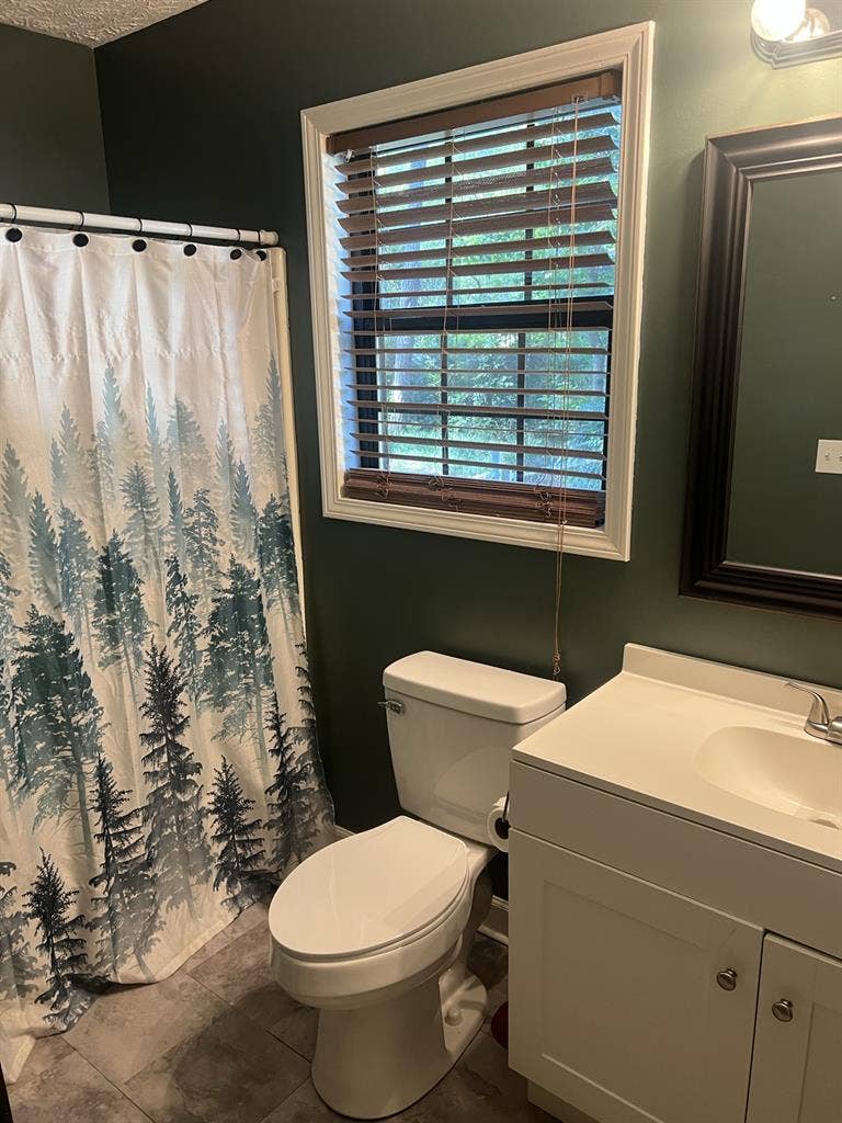 Cute Lakehouse room in Stockbridge!