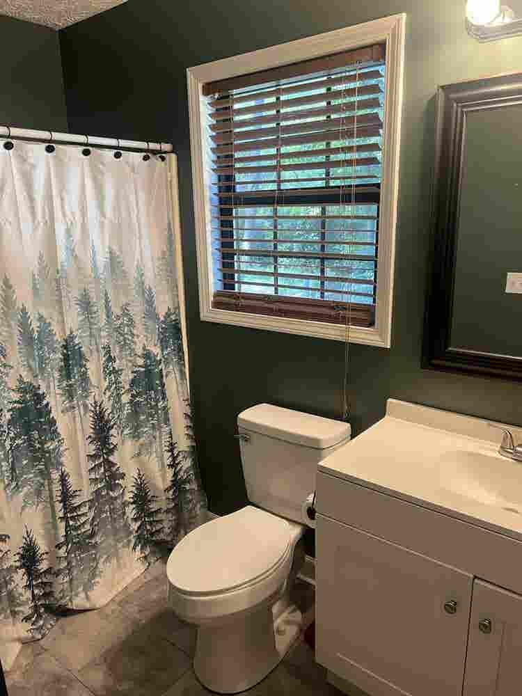 Cute Lakehouse room in Stockbridge!