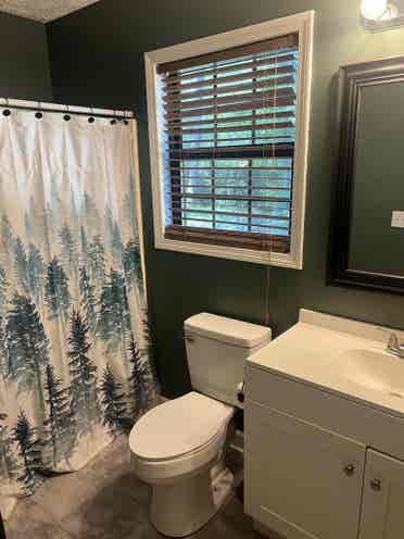Cute Lakehouse room in Stockbridge!