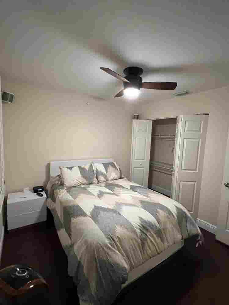 Room for rent in cozy modern house