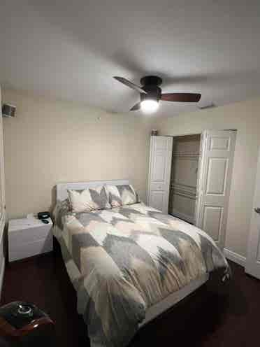 Room for rent in cozy modern house