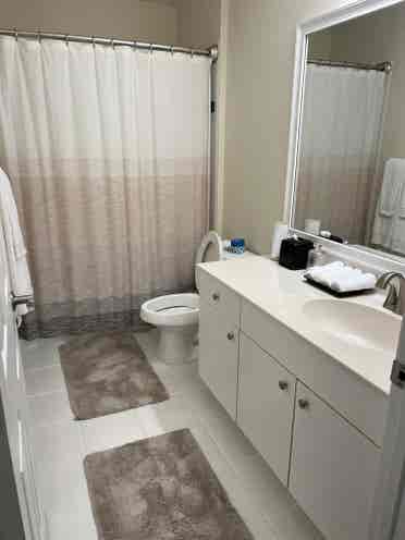 Room for rent in cozy modern house