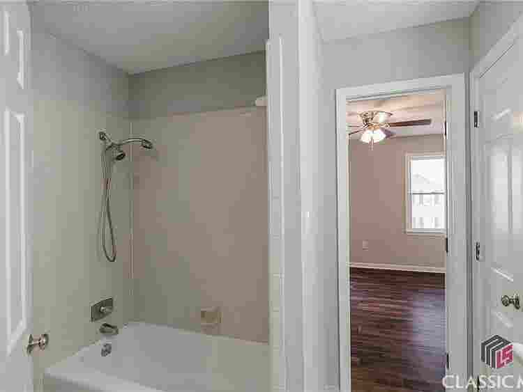 Beautiful BA Condo