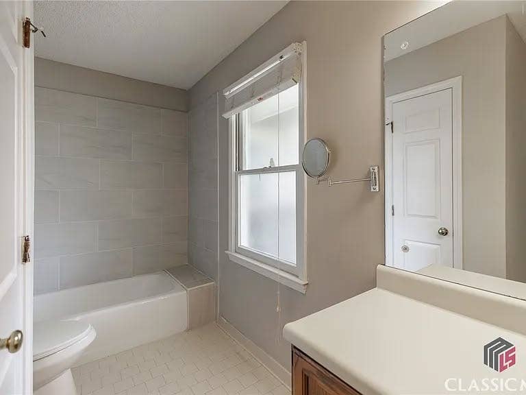Beautiful BA Condo