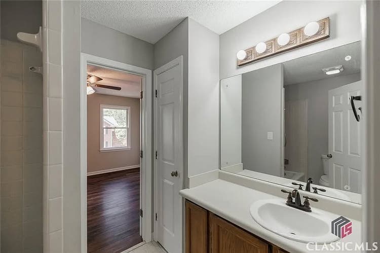 Beautiful BA Condo