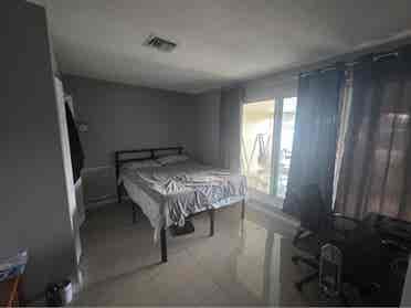 Looking for roommate Dania Beach