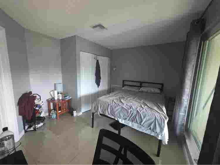 Looking for roommate Dania Beach