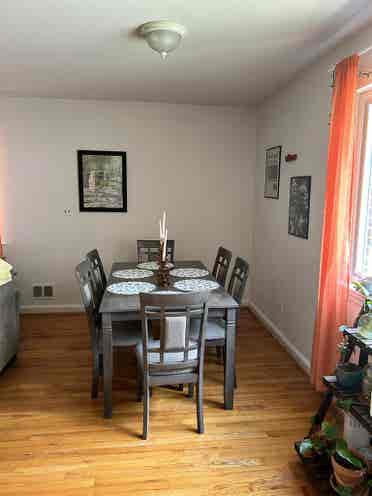 Room available for rent! Oct 1st