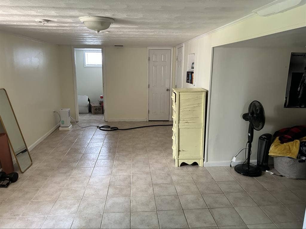 Room available for rent! Oct 1st
