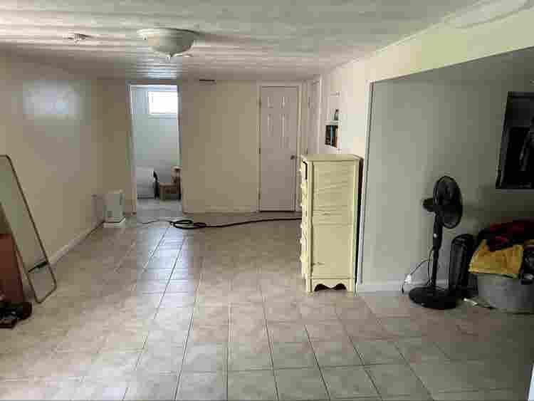 Room available for rent! Oct 1st