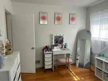 Room available for rent! Oct 1st