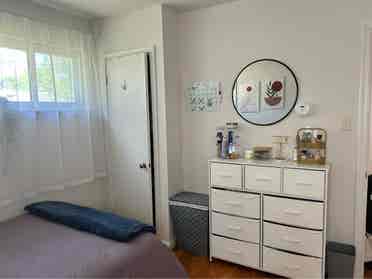 Room available for rent! Oct 1st