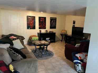 Room available for rent! Oct 1st