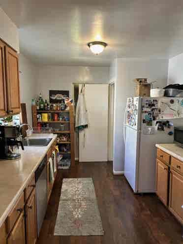 Room available for rent! Oct 1st