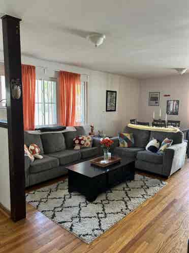 Room available for rent! Oct 1st