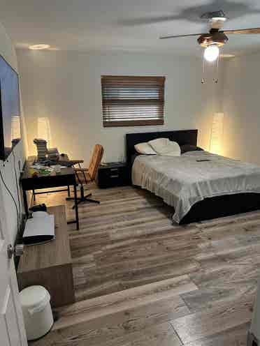 Looking for roommate Dania Beach