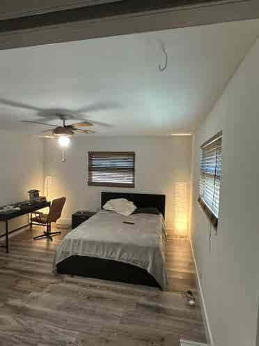 Looking for roommate Dania Beach