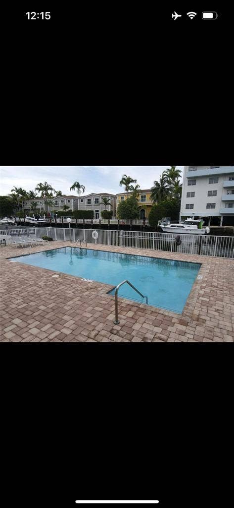 Room for rent in Eastern Shores