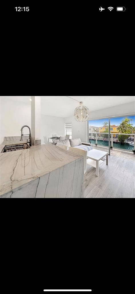 Room for rent in Eastern Shores