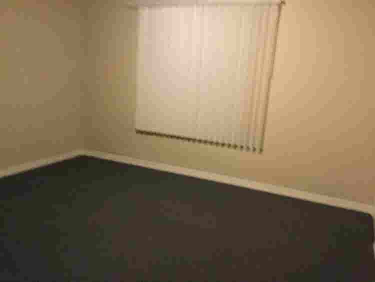 Large bdrm Main/Price Sep 1