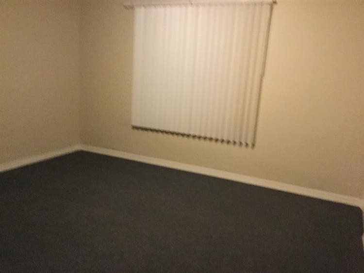 Large bdrm Main/Price Sep 1