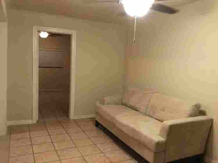 Large bdrm Main/Price Sep 1