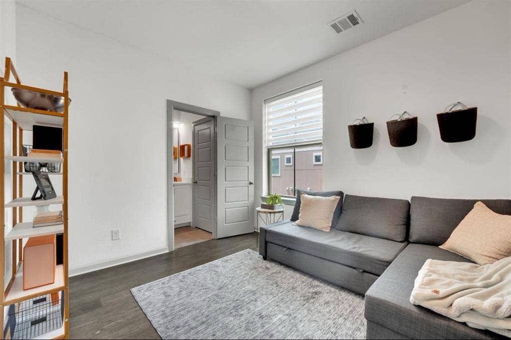 Move in anytime .