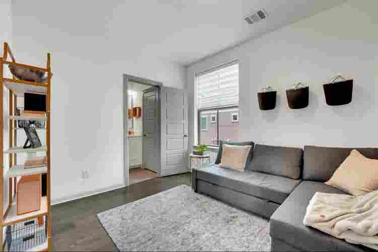 Move in anytime .
