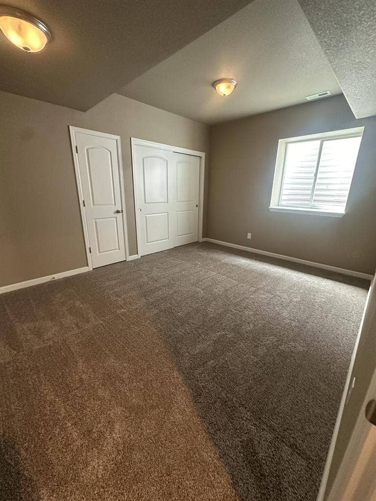 Bedroom + private bathroom Parker