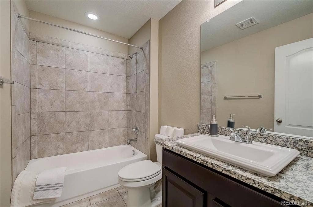 BedRoom+shared bathroom Parker CO