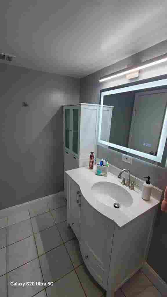 Unfurnished room for rent to female