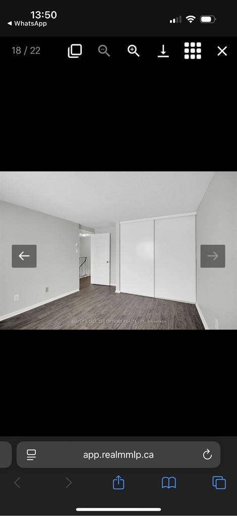 Looking for 2 roommates girls