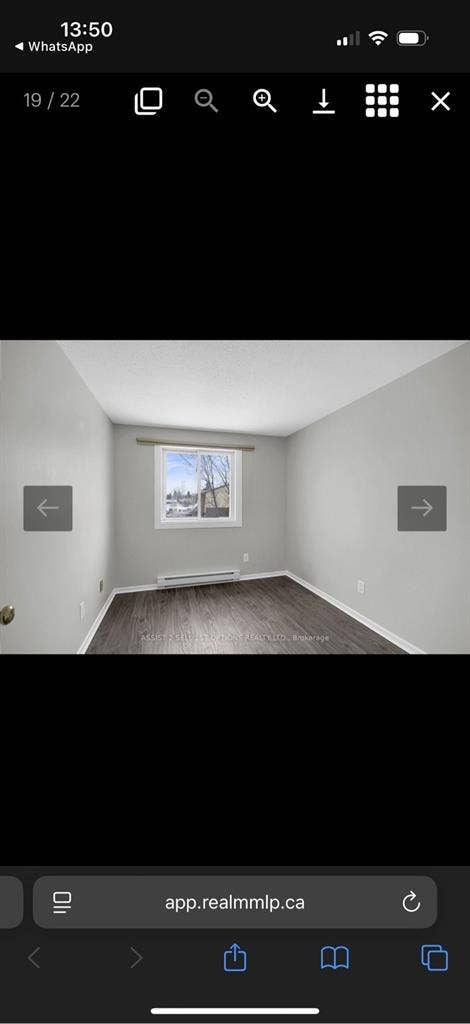 Looking for 2 roommates girls