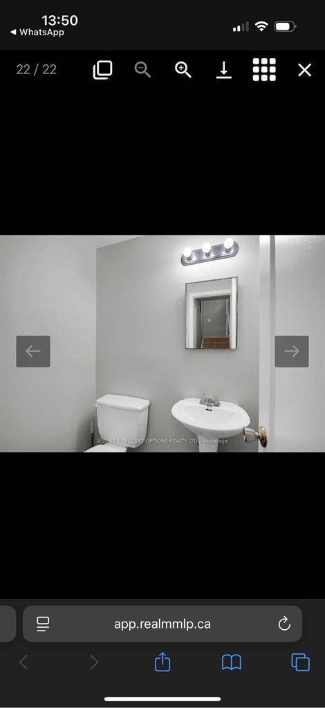 Looking for 2 roommates girls