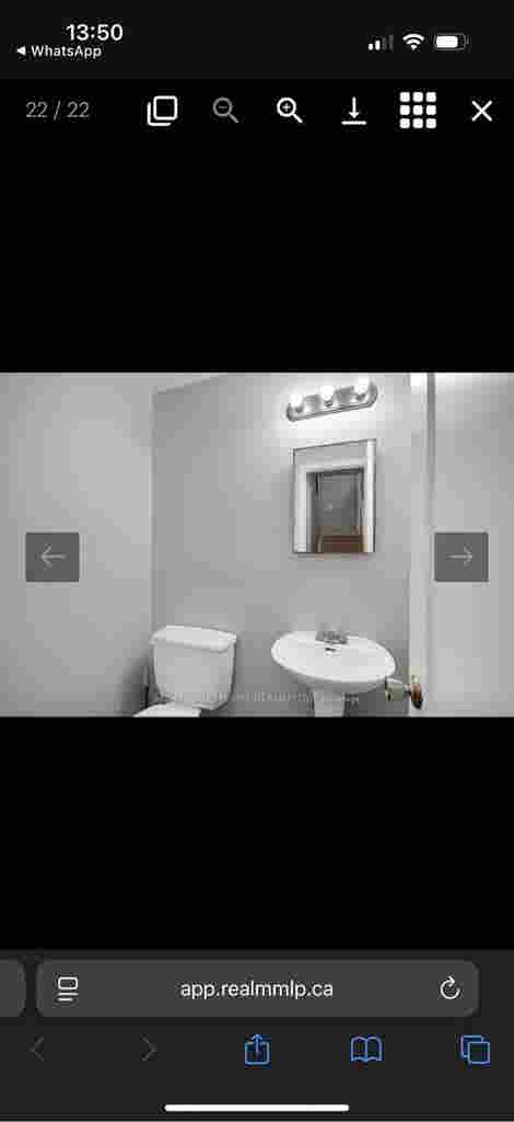 Looking for 2 roommates girls